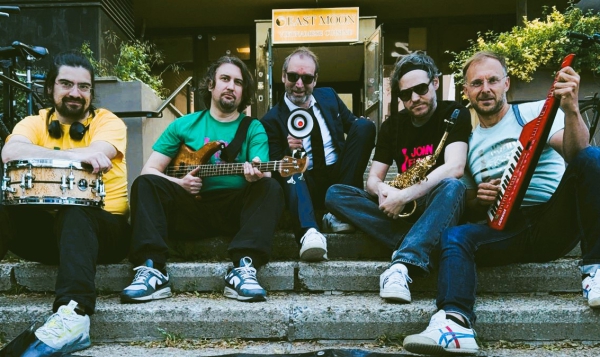 Sa 4.10.25 - 22:00 - John Fichte Trio - funky Bluesgrunge, bluesy Disco-Pop